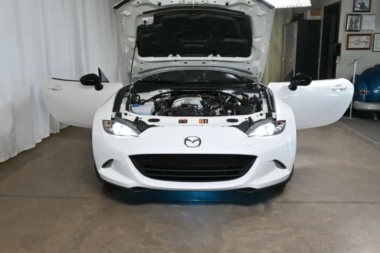 Mazda MX-5 Miata снимка Mazda MX-5 Miata