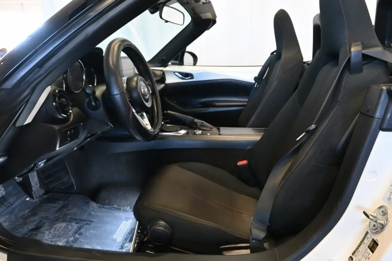 Mazda MX-5 Miata снимка Mazda MX-5 Miata