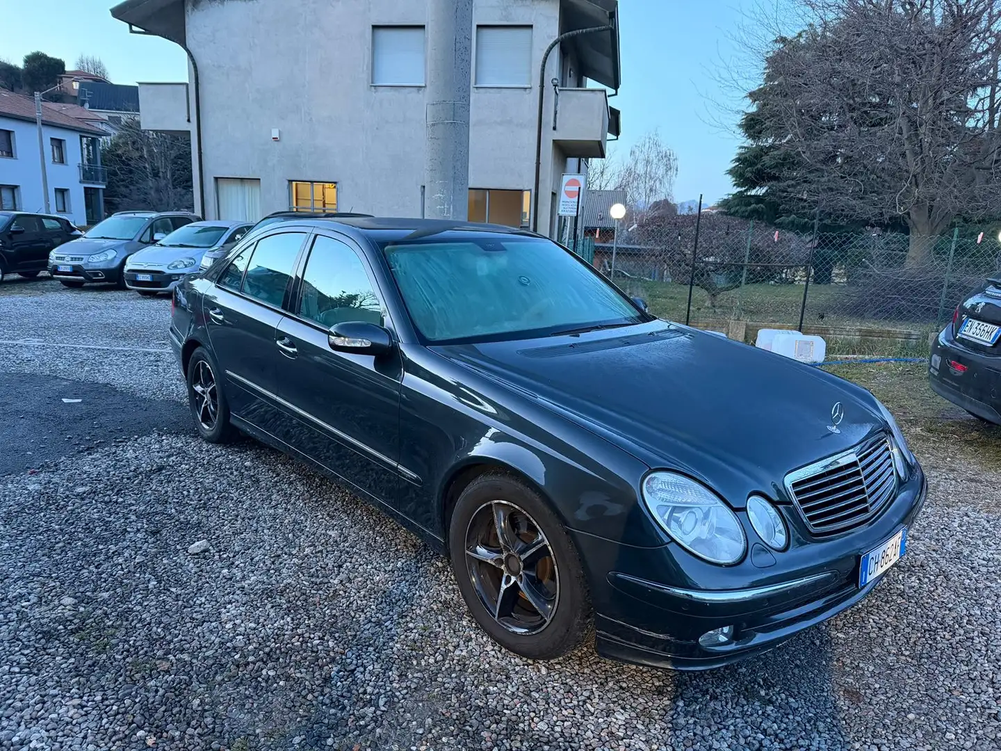 Mercedes-Benz E 270 td cdi Avantgarde Nero - 2