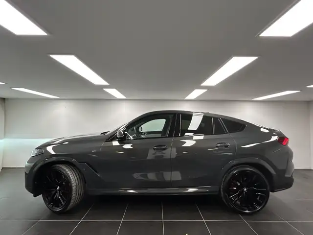 BMW X6 view 2