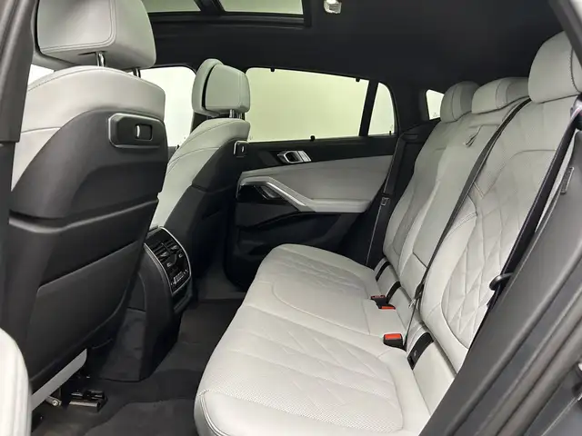 BMW X6 view 17