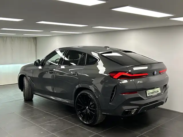 BMW X6 view 3