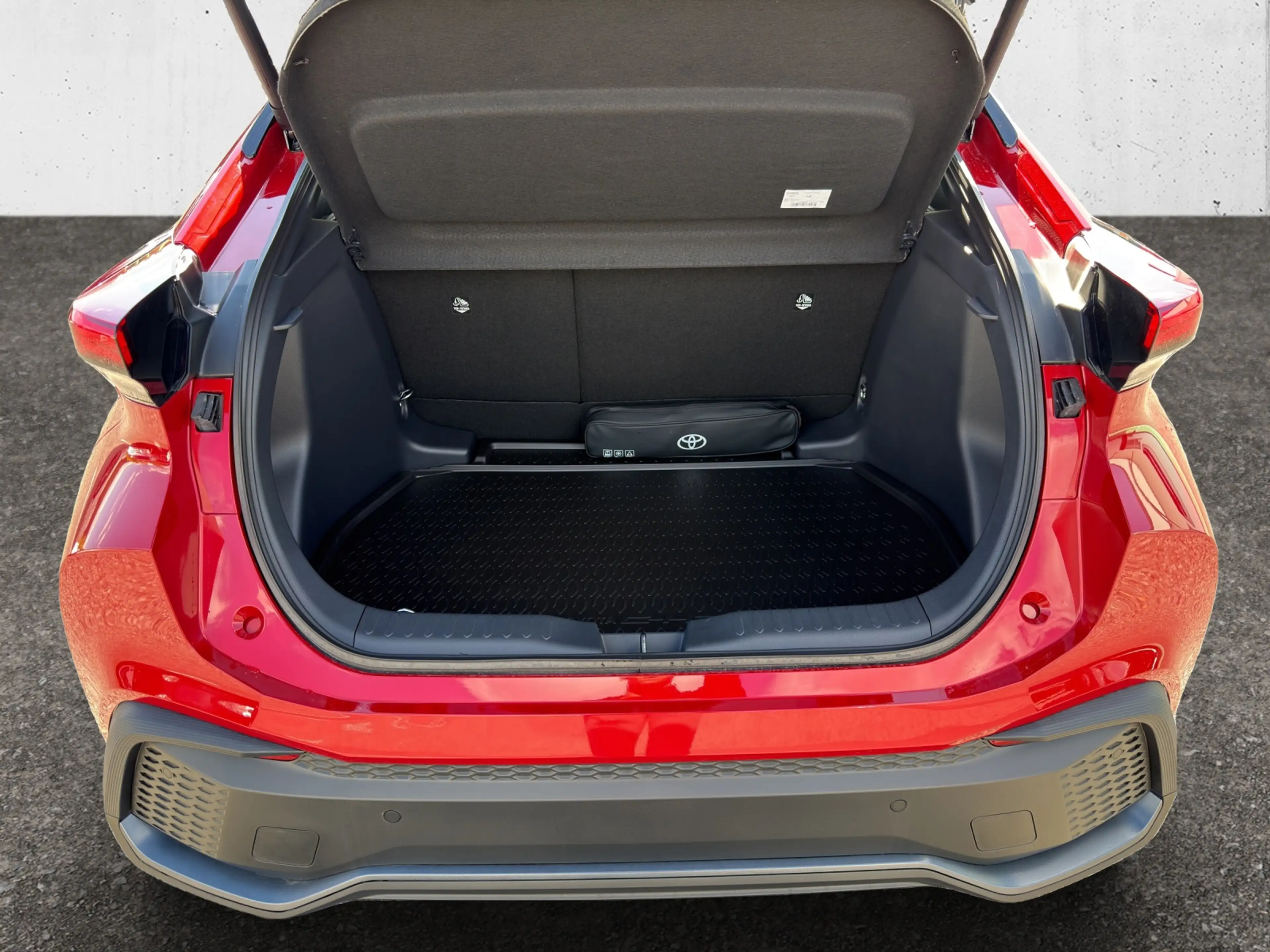 Toyota C-HR 2WD 1,8 VVT-i Hybrid Teamplayer TP 5t. — photo 9