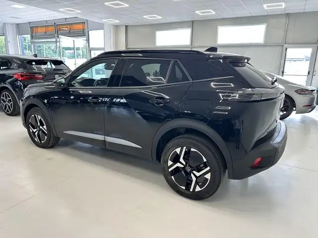 Peugeot 2008 view 4