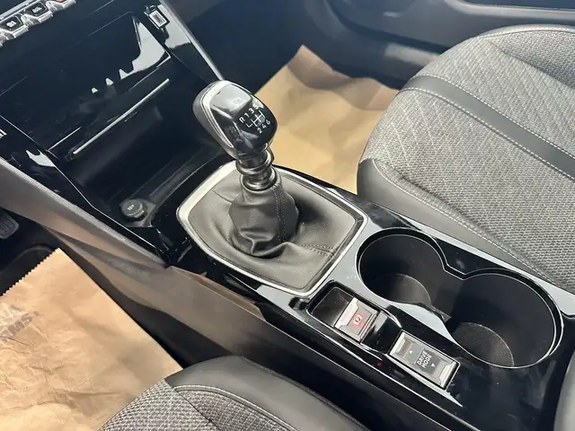 Peugeot 2008 view 15