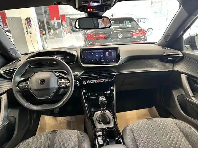 Peugeot 2008 view 17
