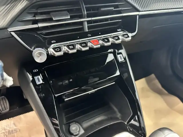 Peugeot 2008 view 14