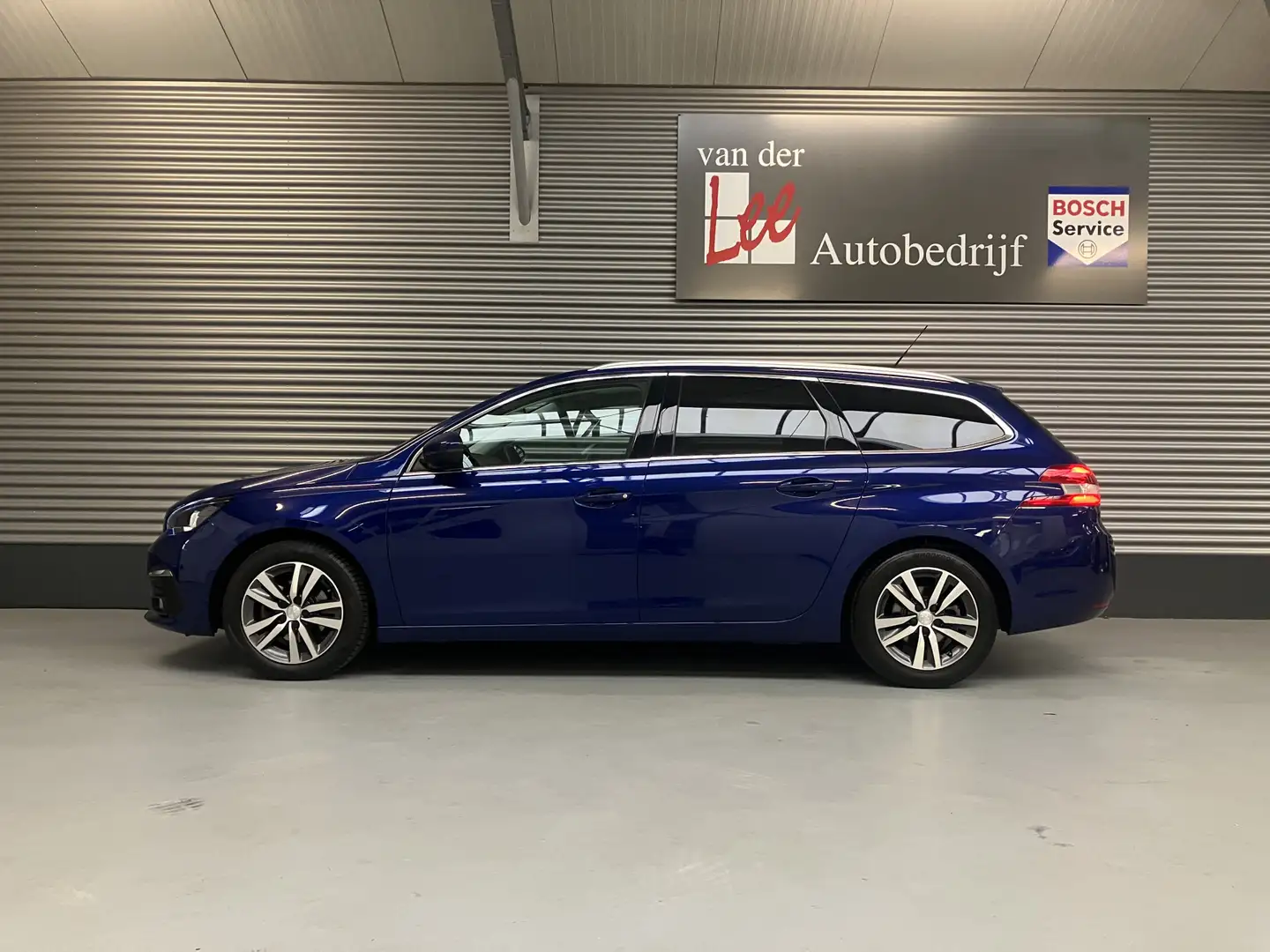 Peugeot 308 SW PREMIUM/PANO/XENON/LEER/BLIND SP/TREKH/ENZ 1.2 Blauw - 2