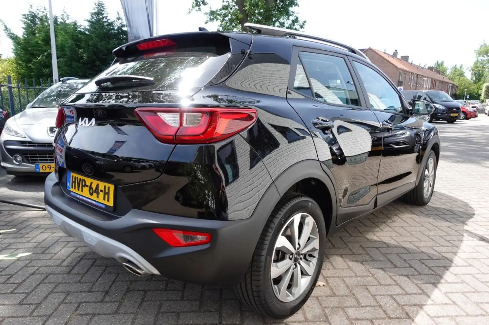 Kia Stonic 1.0 T-GDi 100PK DYNAMIC-LINE MILD HYBRIDE Zwart - 2