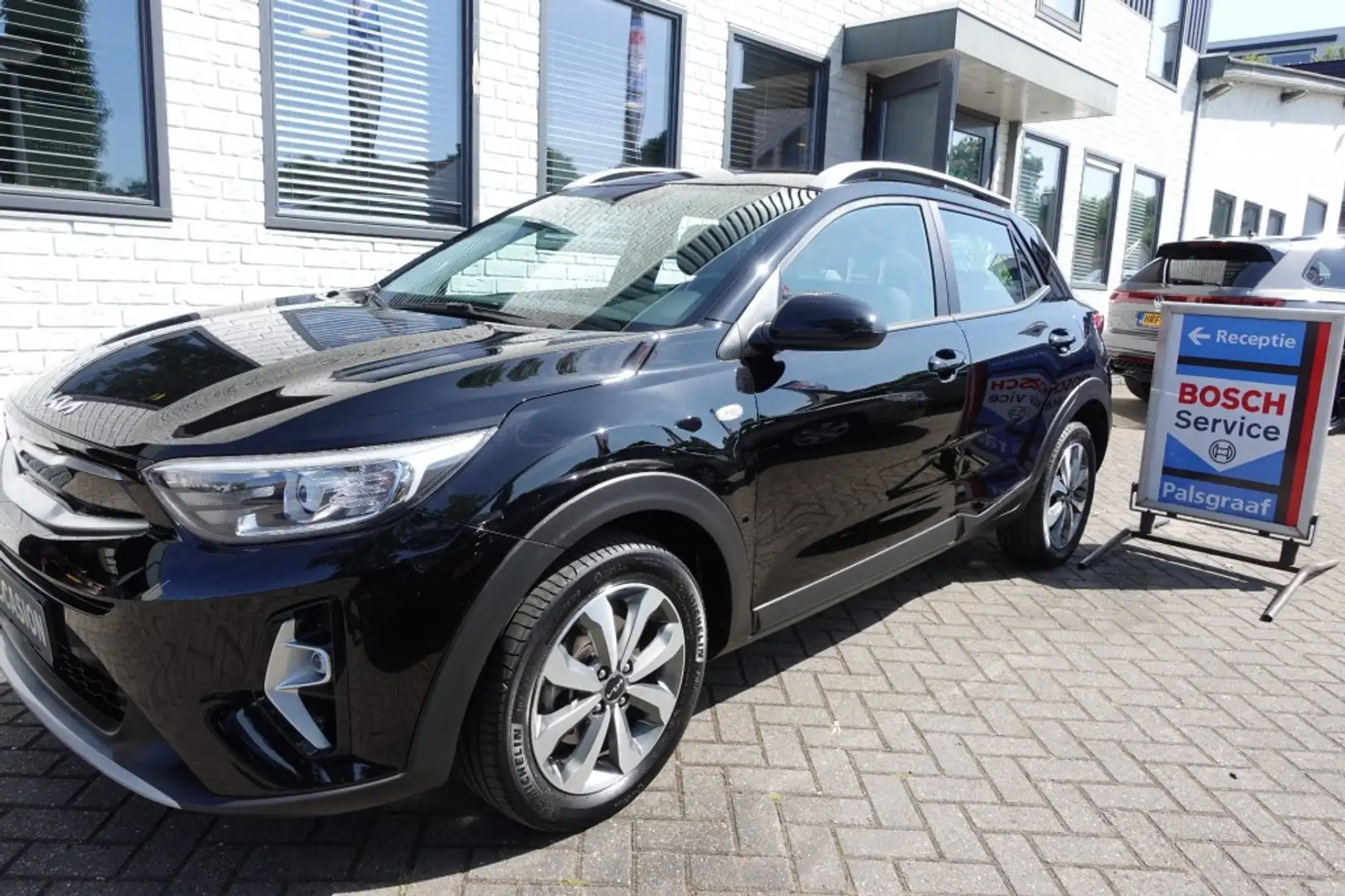 Kia Stonic 1.0 T-GDi 100PK DYNAMIC-LINE MILD HYBRIDE Zwart - 1