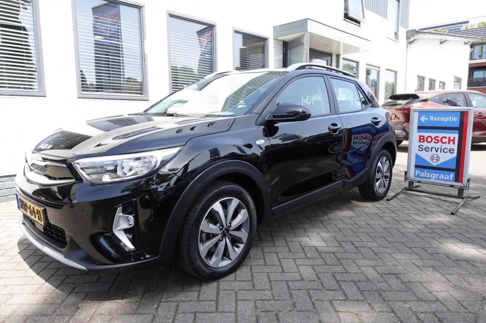 Kia Stonic 1.0 T-GDi 100PK DYNAMIC-LINE MILD HYBRIDE Zwart - 1
