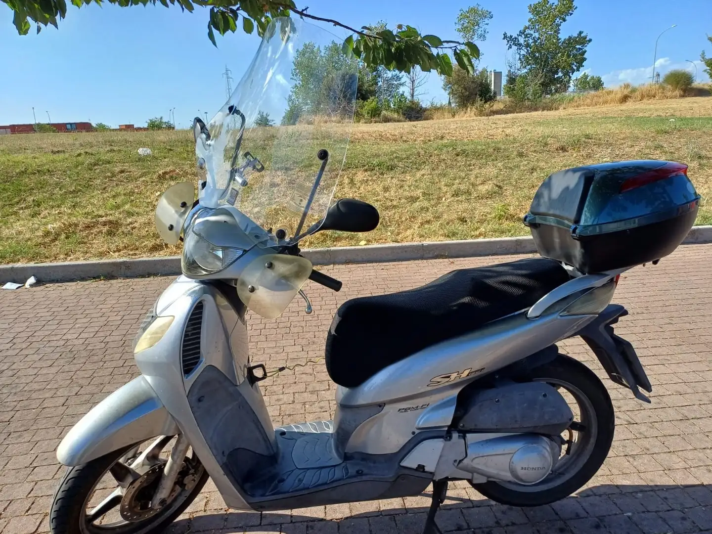 Honda SH 150i I Stříbrná - 1