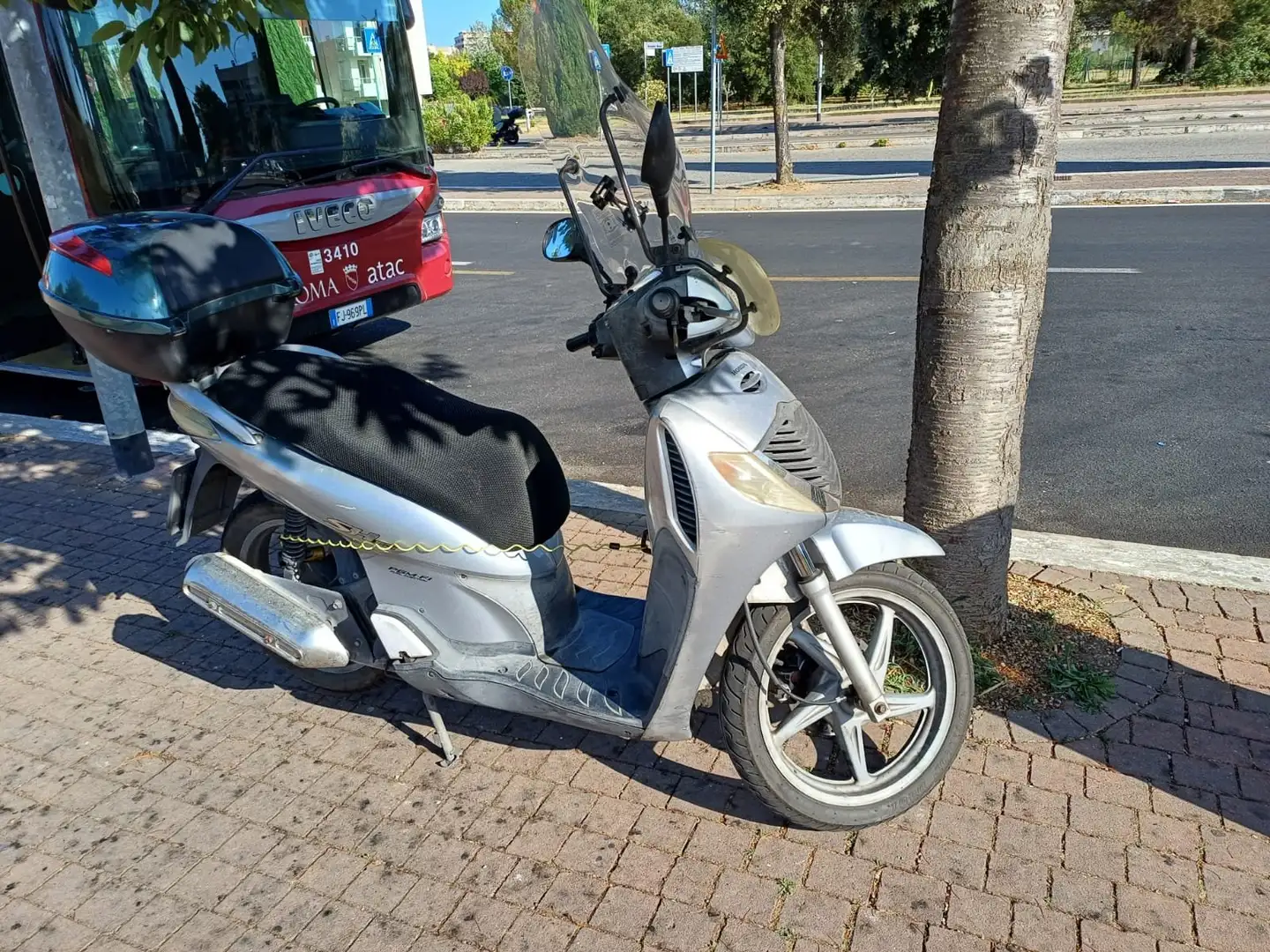 Honda SH 150i I Stříbrná - 2