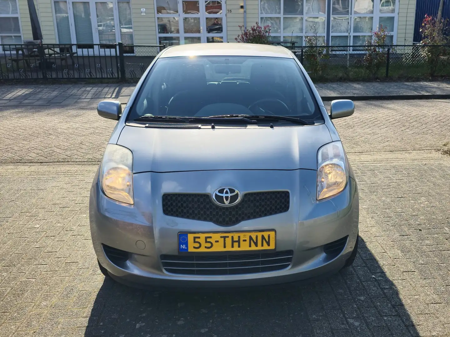 Toyota Yaris Yaris 1.0 VVTi Sol Grijs - 2