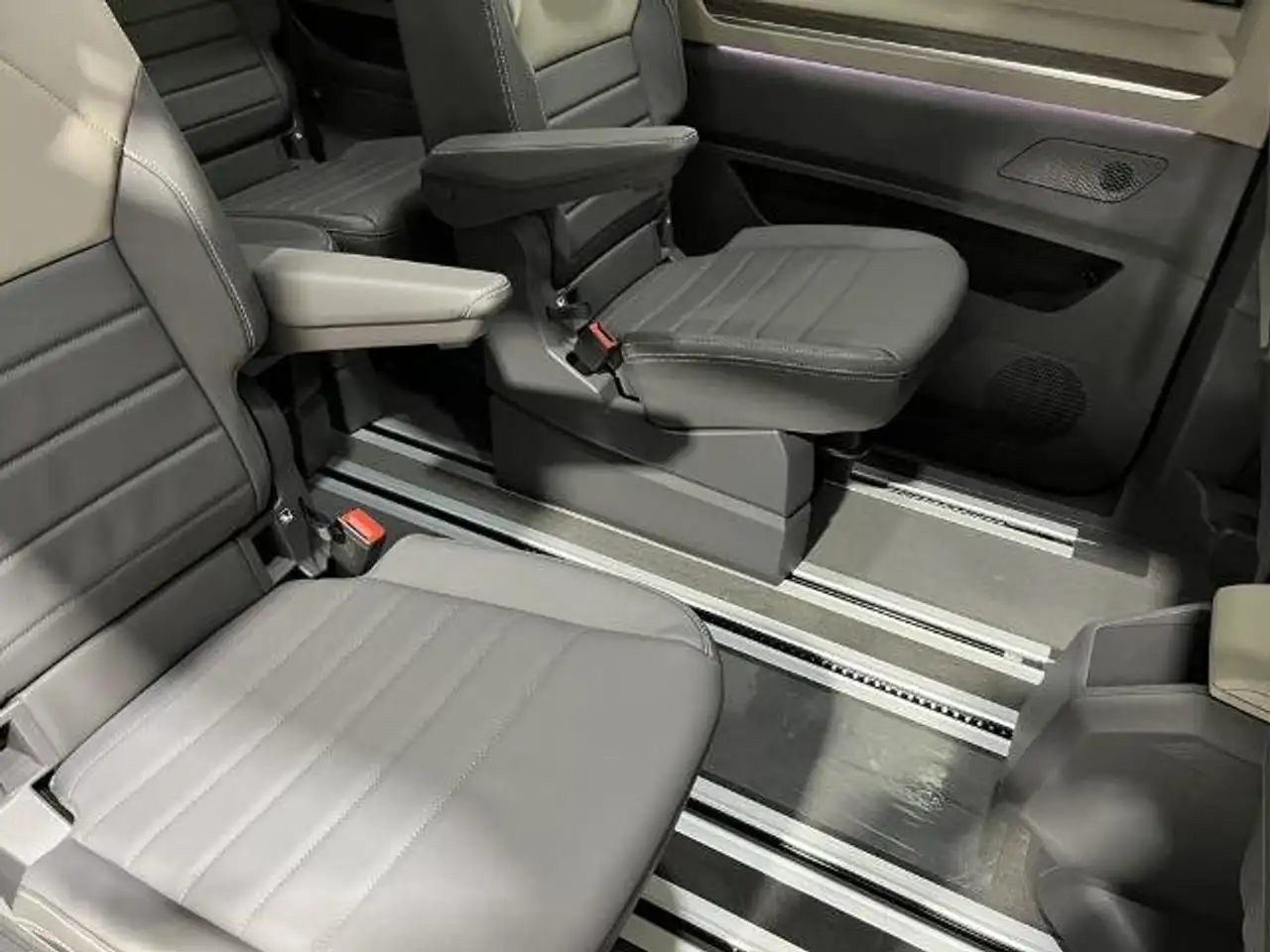 Volkswagen T5 Multivan 2026 — фото 10