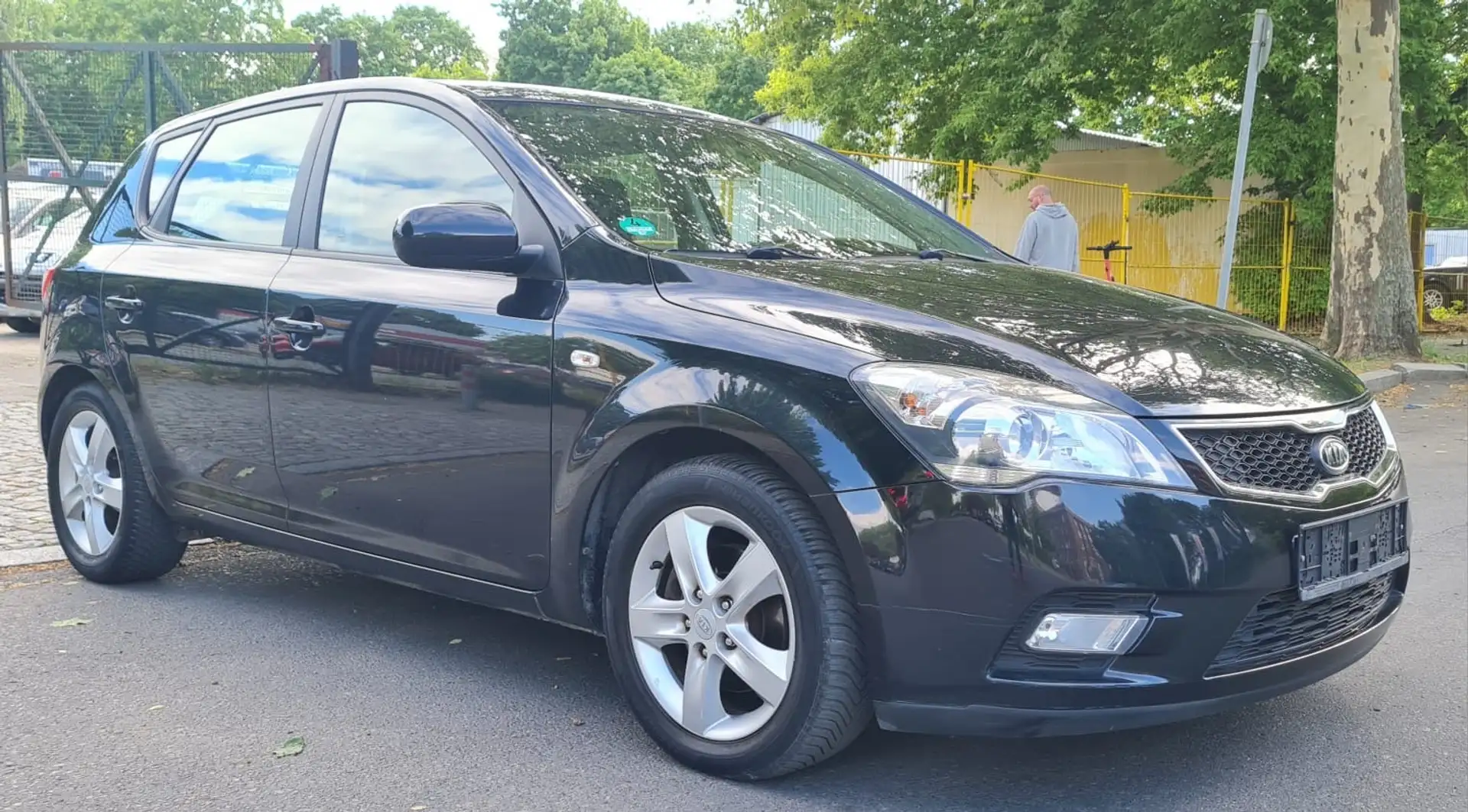 Kia Ceed / cee'd Edition 7 1.4 CVVT Edition Schwarz - 1