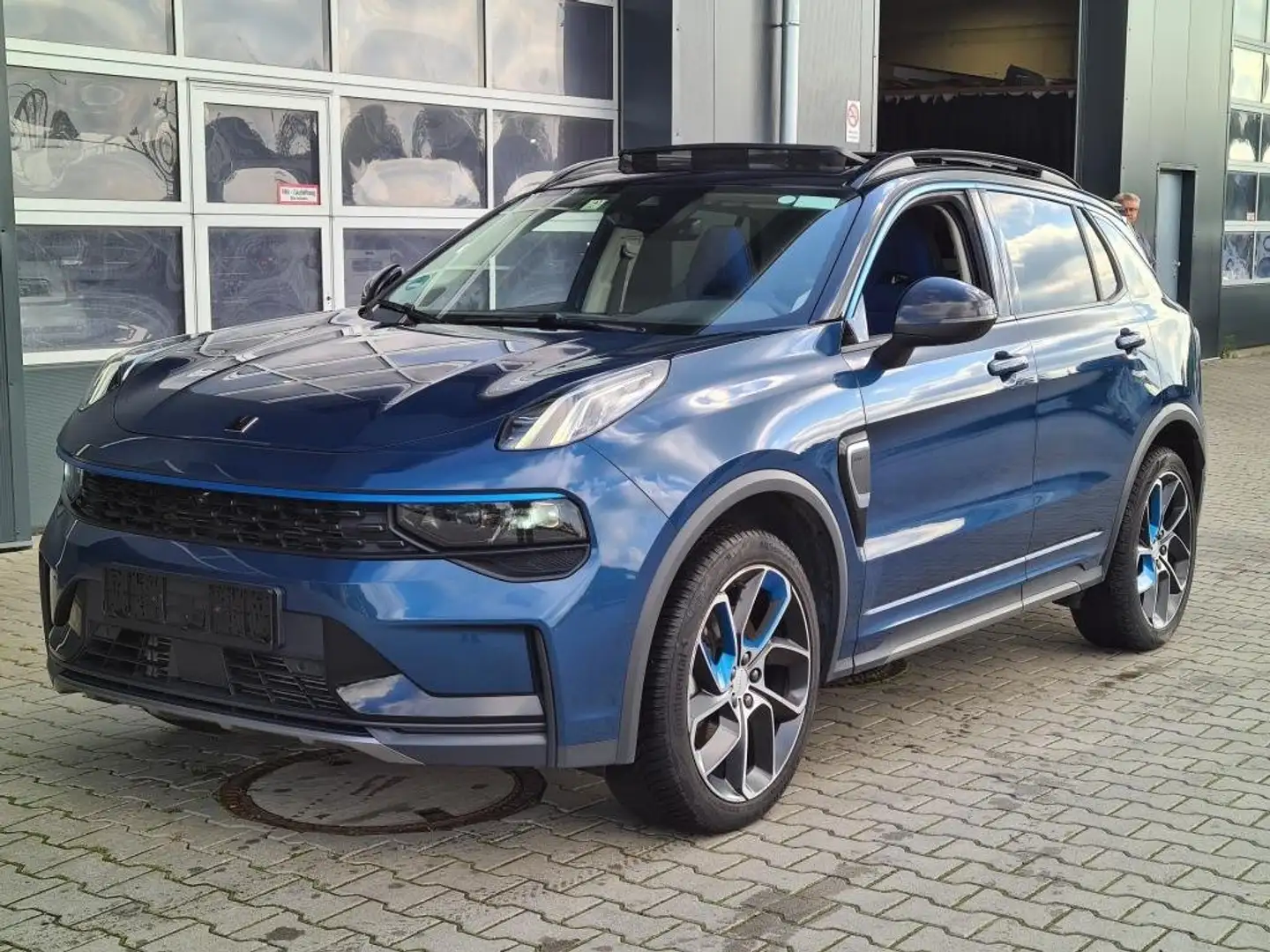 Lynk & Co 01 PHEV Automatik, NAVI,LED,PANORAMADACH.AHK Blau - 1