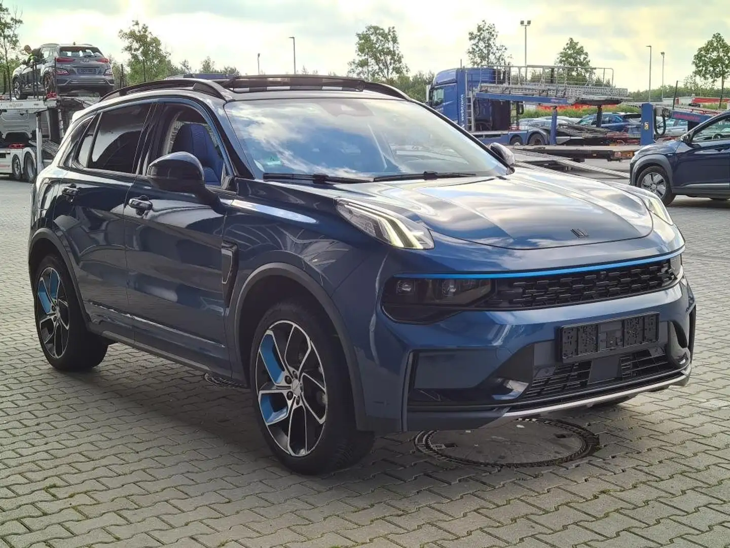 Lynk & Co 01 PHEV Automatik, NAVI,LED,PANORAMADACH.AHK Blau - 2