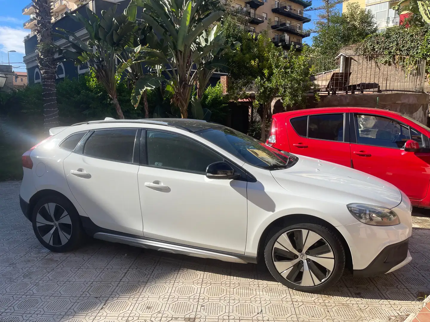 Volvo V40 Cross Country 2.0 d3 Momentum geartronic Bianco - 1