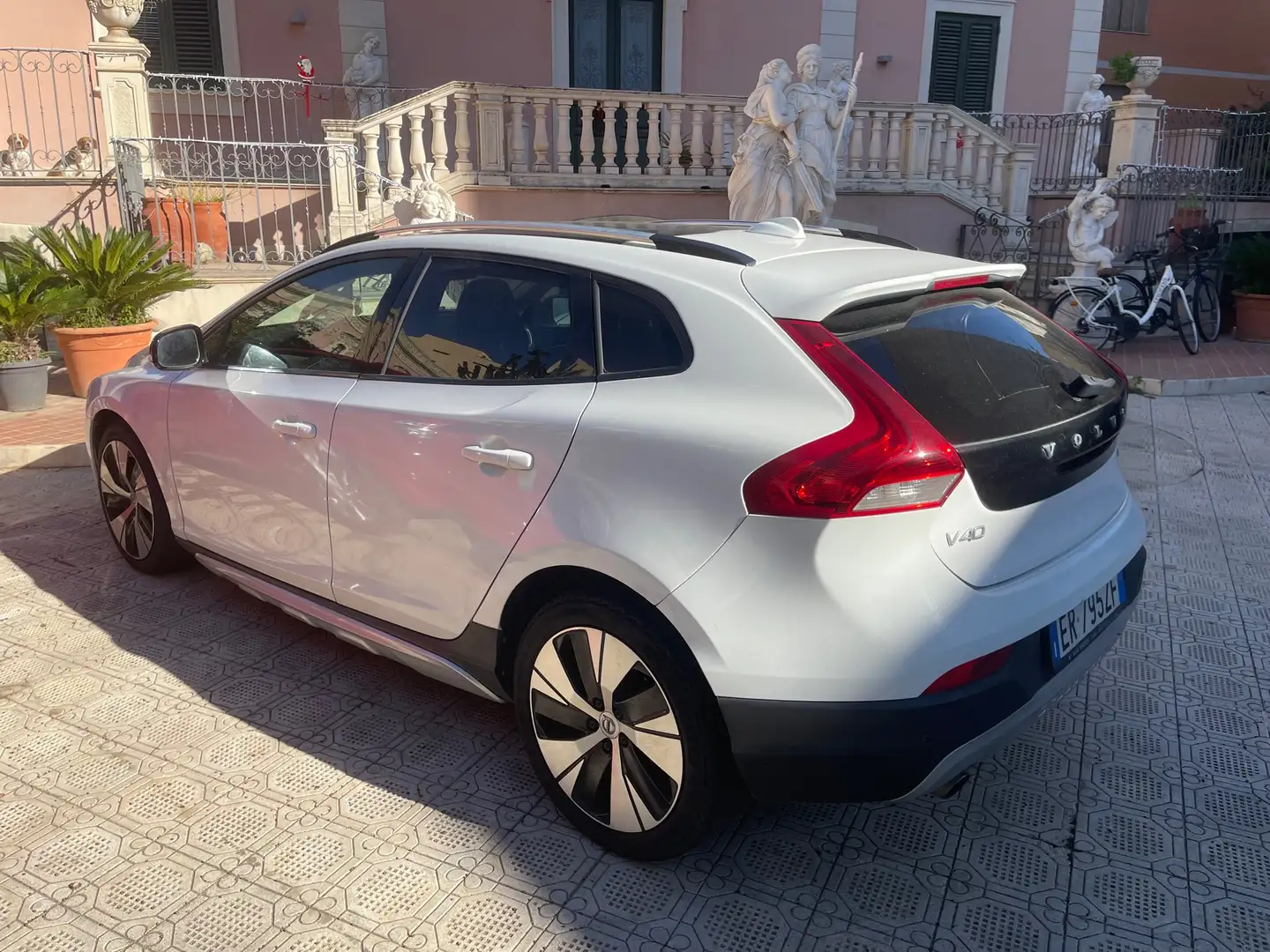 Volvo V40 Cross Country 2.0 d3 Momentum geartronic Bianco - 2