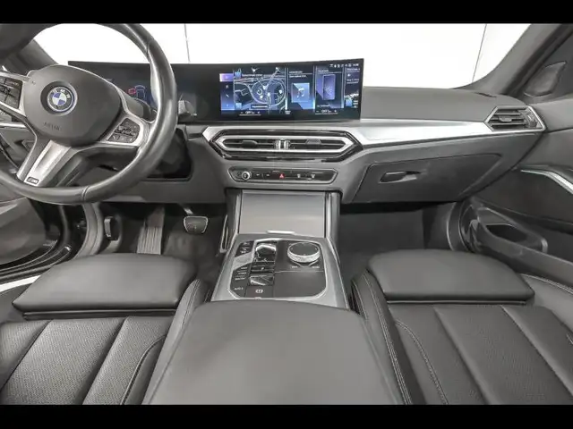 BMW 3 Series view 8