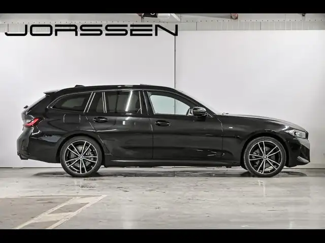 BMW 3 Series view 3