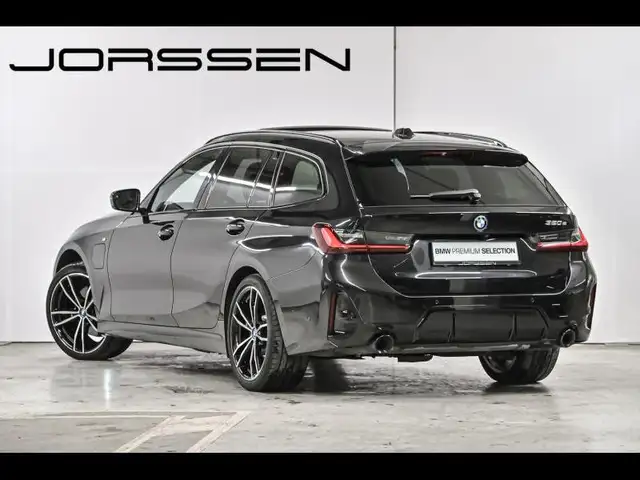 BMW 3 Series view 5