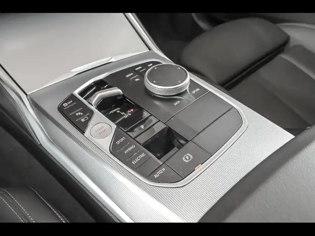BMW 3 Series view 11