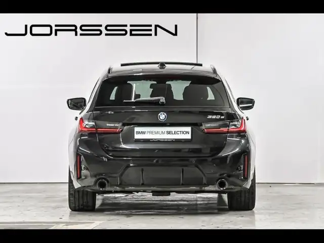 BMW 3 Series view 4