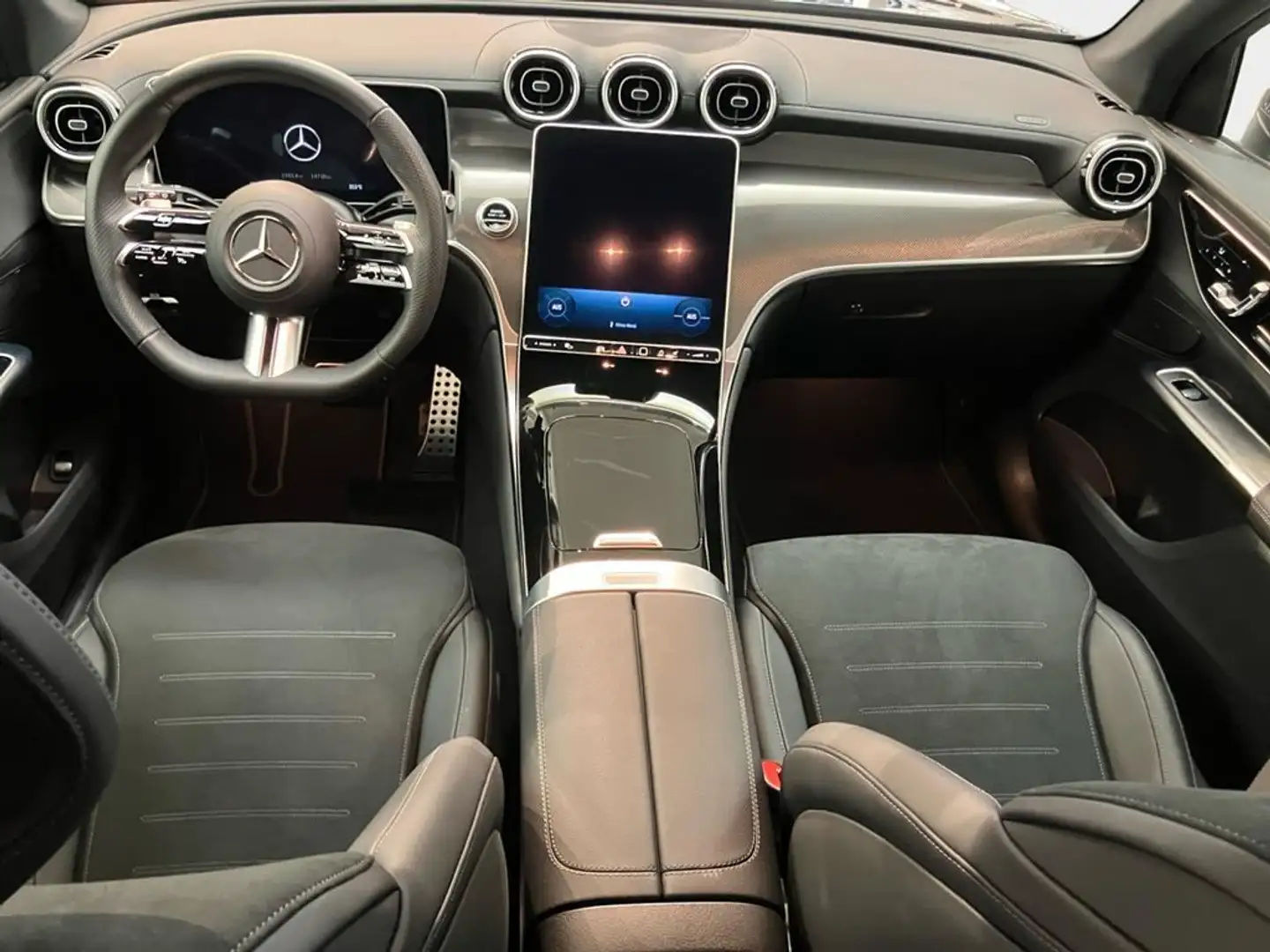 Mercedes-Benz GLC 200 AMG Line Advanced Plus Schwarz - 1