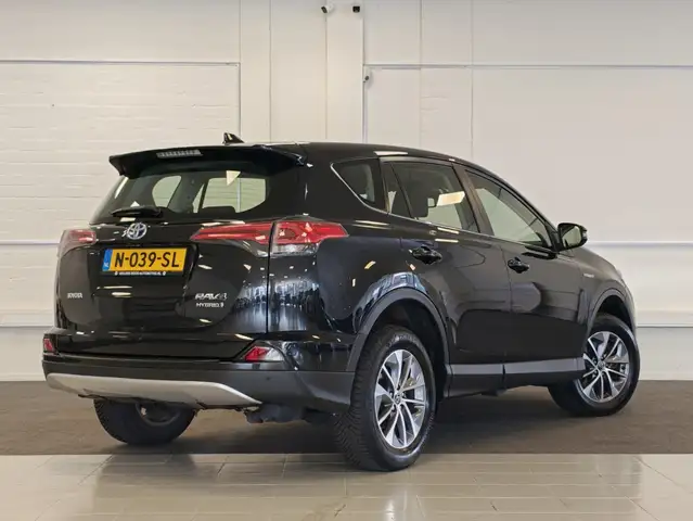 Toyota Rav4 view 6