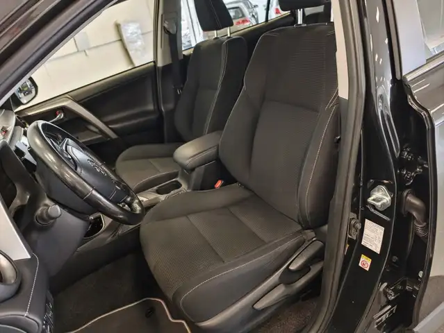 Toyota Rav4 view 8