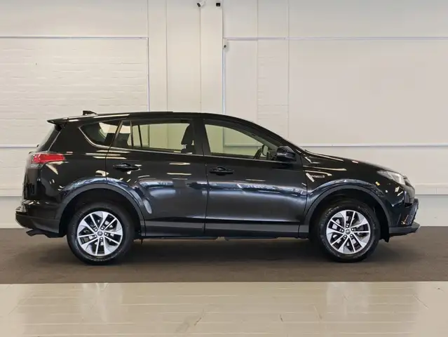 Toyota Rav4 view 4