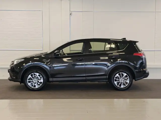 Toyota Rav4 view 3