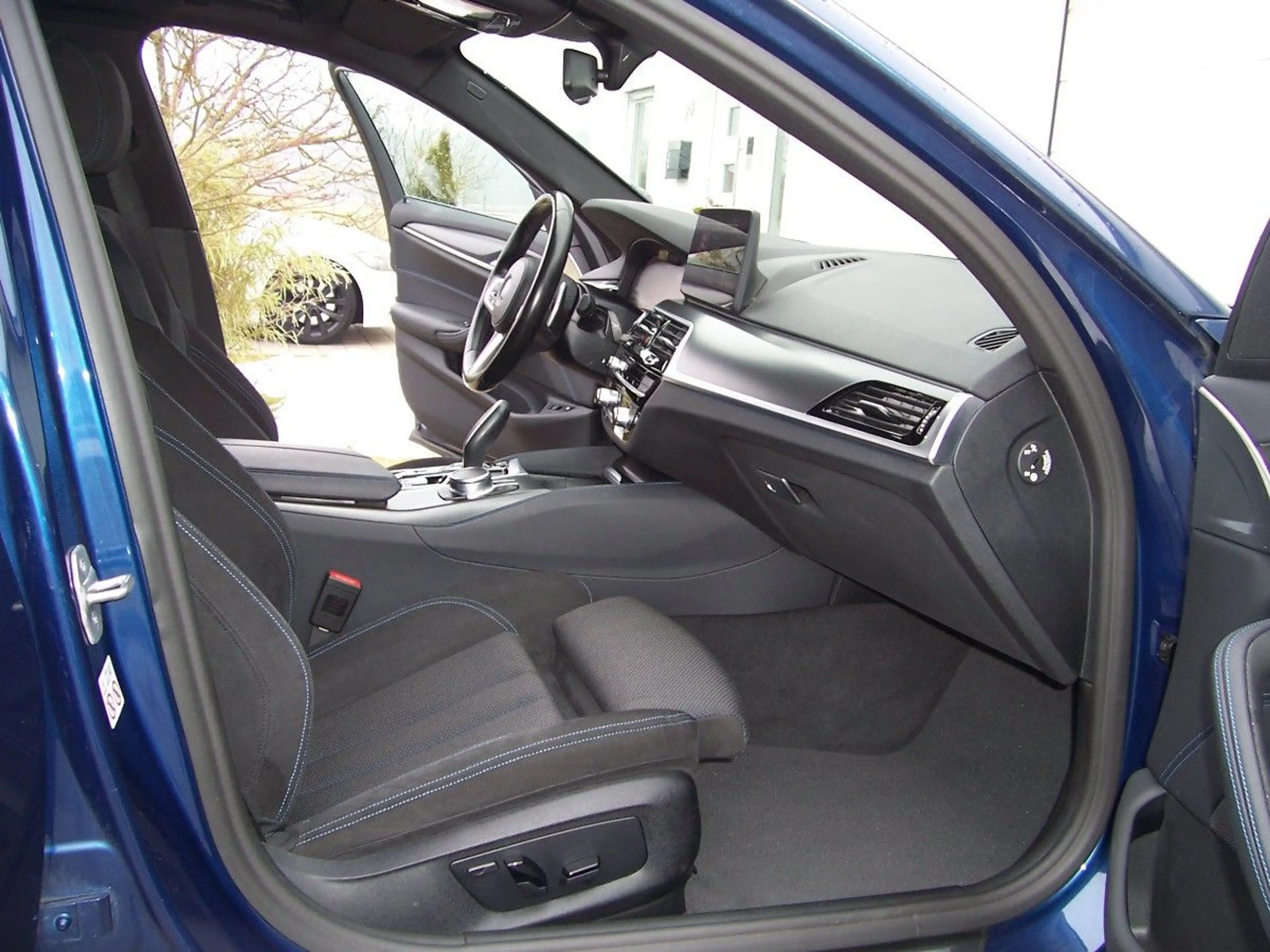 BMW 530 e xDrive M Sportpaket Head/ACC/Cam/AHK/Laser — photo 8