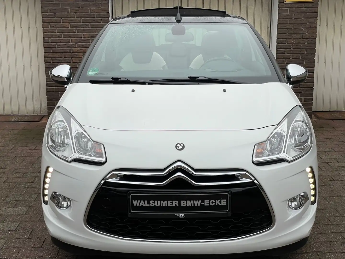 Citroen DS3 Cabrio SoChic Aut. SPORT LEDER NAVI SHZ PDC Wit - 2