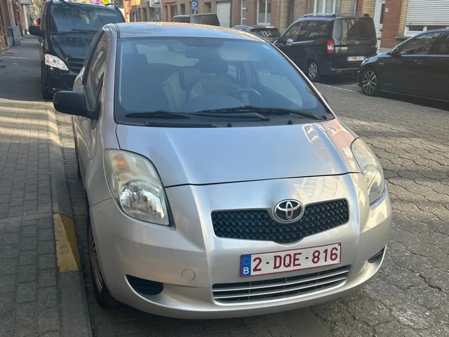 Toyota Yaris 1.0i VVT-i Linea Natura Argintiu - 1