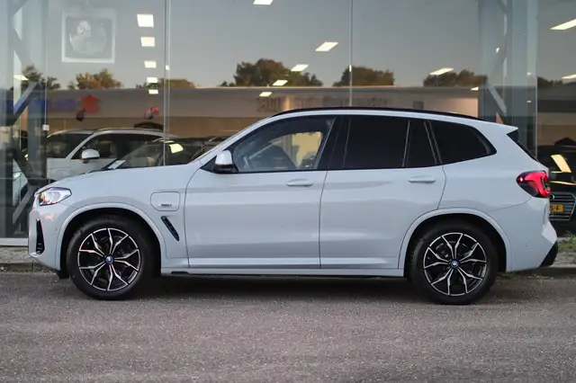 BMW X3 view 9