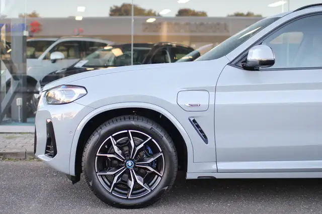 BMW X3 view 2