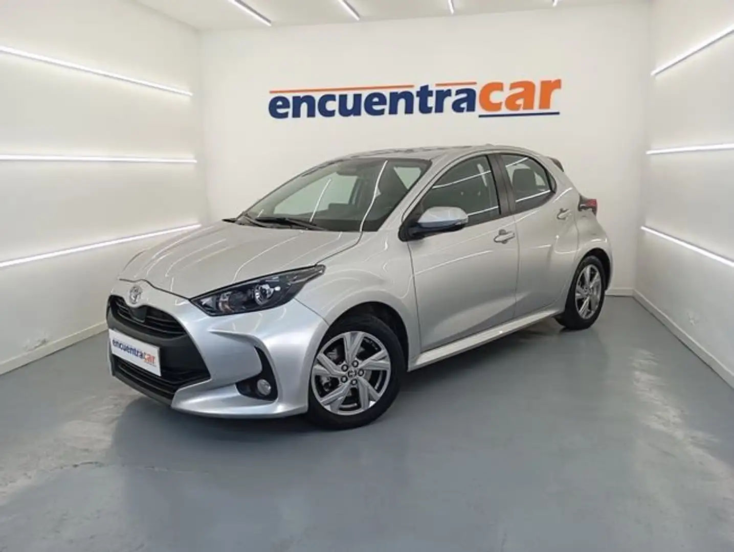 Toyota Yaris 120H 1.5 Active Plus Plateado - 1