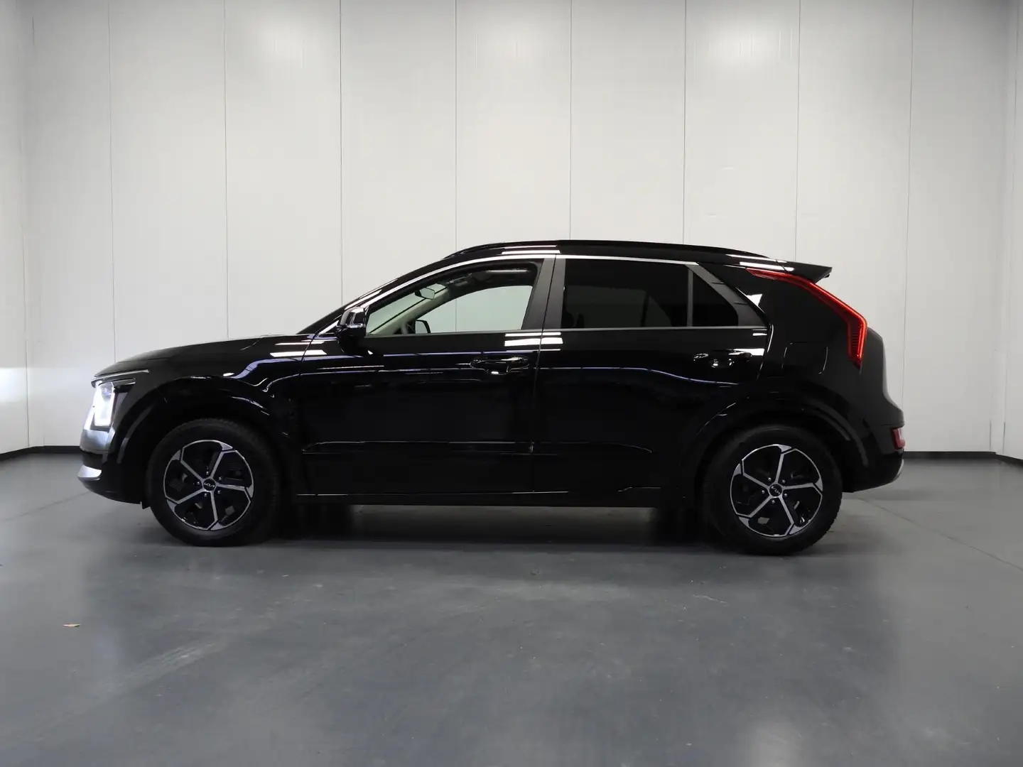 Kia Niro 1.6 GDi Hybrid DynamicPlusLine LEER/SCHUIFDAK/TREK Zwart - 2