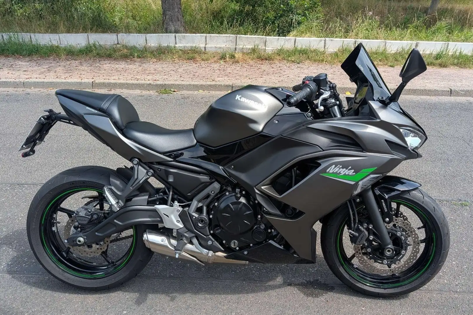 Kawasaki Ninja 650 Grigio - 1