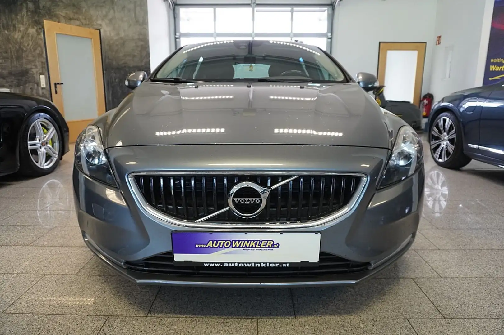 Volvo V40 V 40 D3 Kinetic Grau - 2