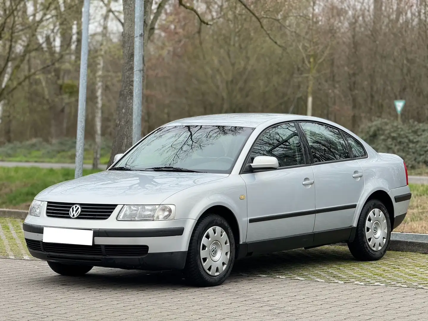 Volkswagen Passat 1.8   klima. tüv 26.  Automatik. Argent - 2