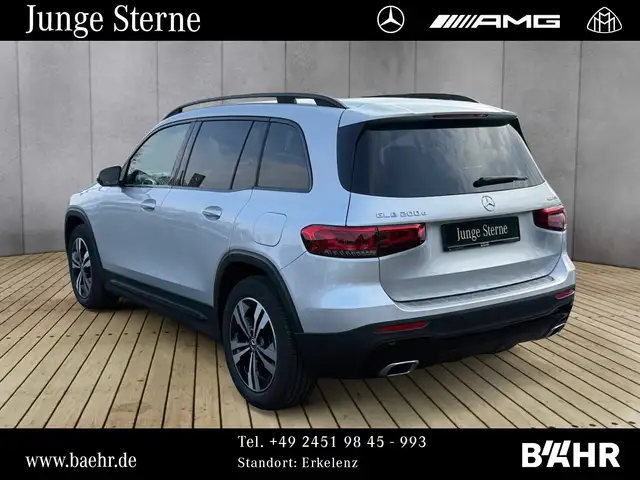 Mercedes-Benz GLB view 3
