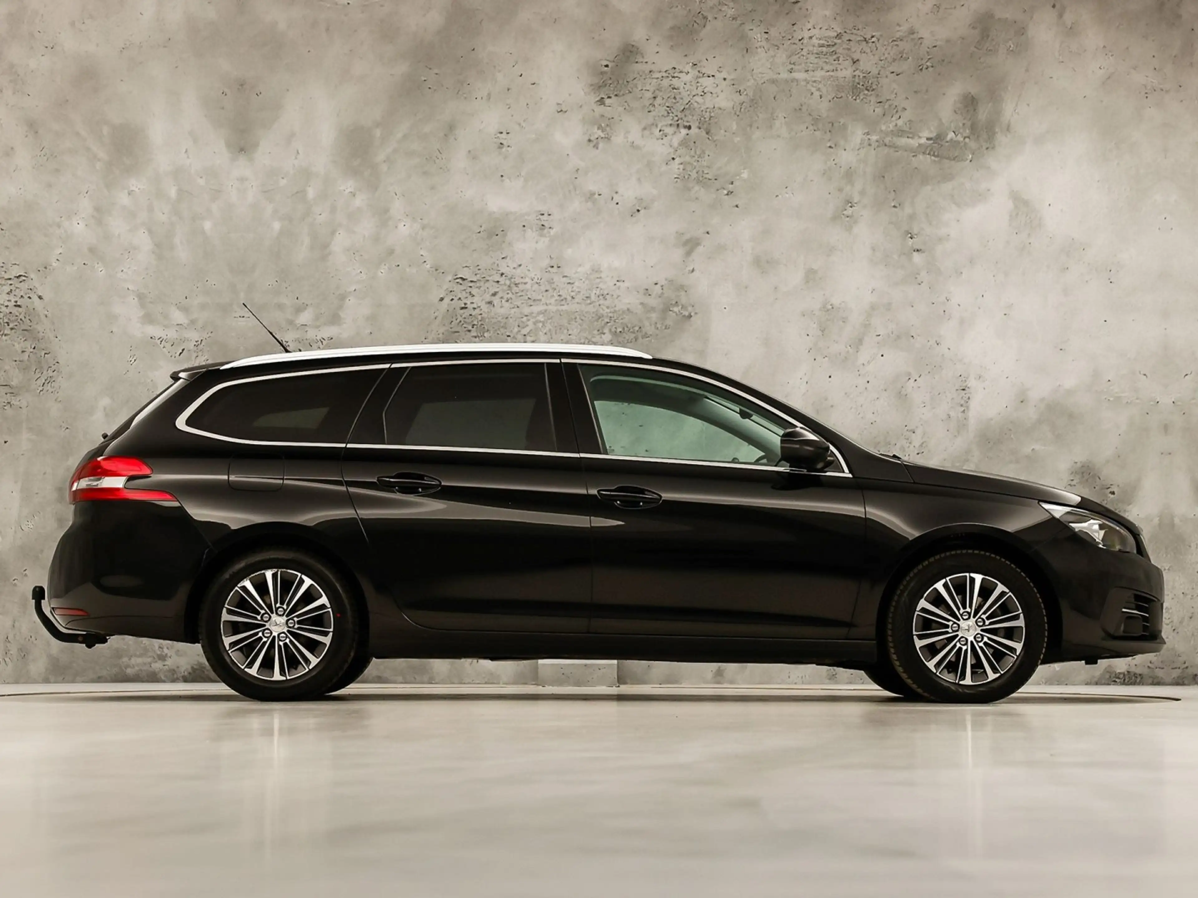 Peugeot 308 SW 1.2 PureTech Premium Sport (VIRTUAL COCKPIT, AP — photo 4