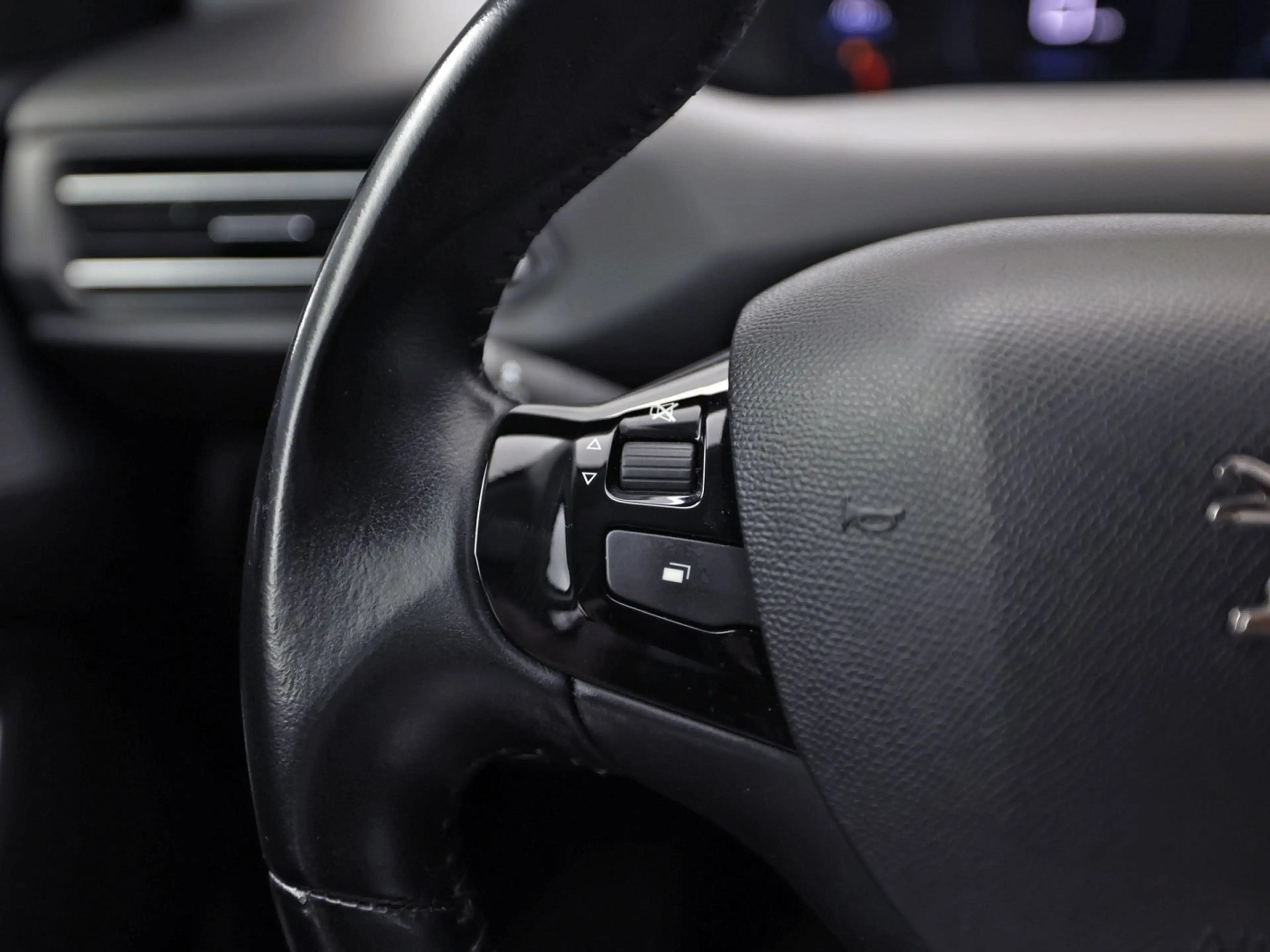 Peugeot 308 SW 1.2 PureTech Premium Sport (VIRTUAL COCKPIT, AP — photo 14