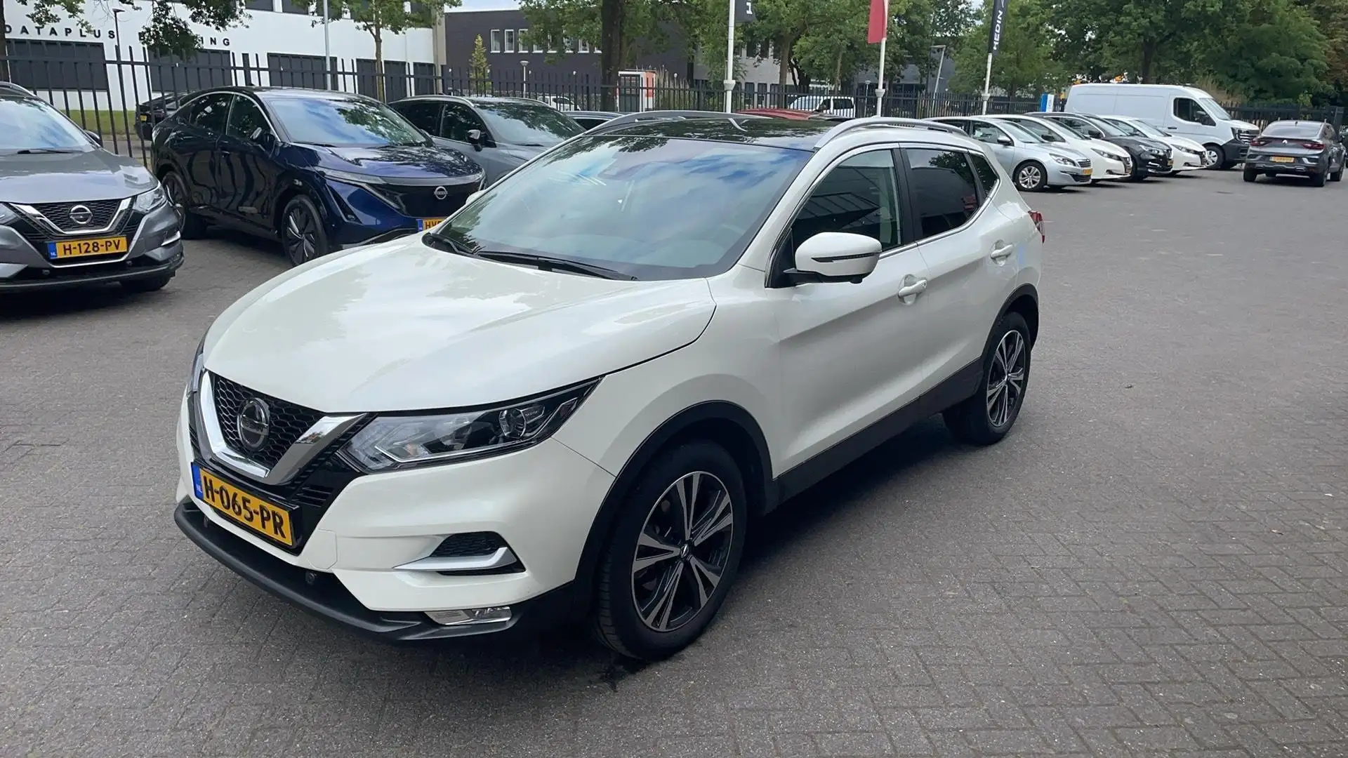 Nissan Qashqai 1.3 DIG-T N-Connecta Navigatie | Cruise Control | Wit - 1