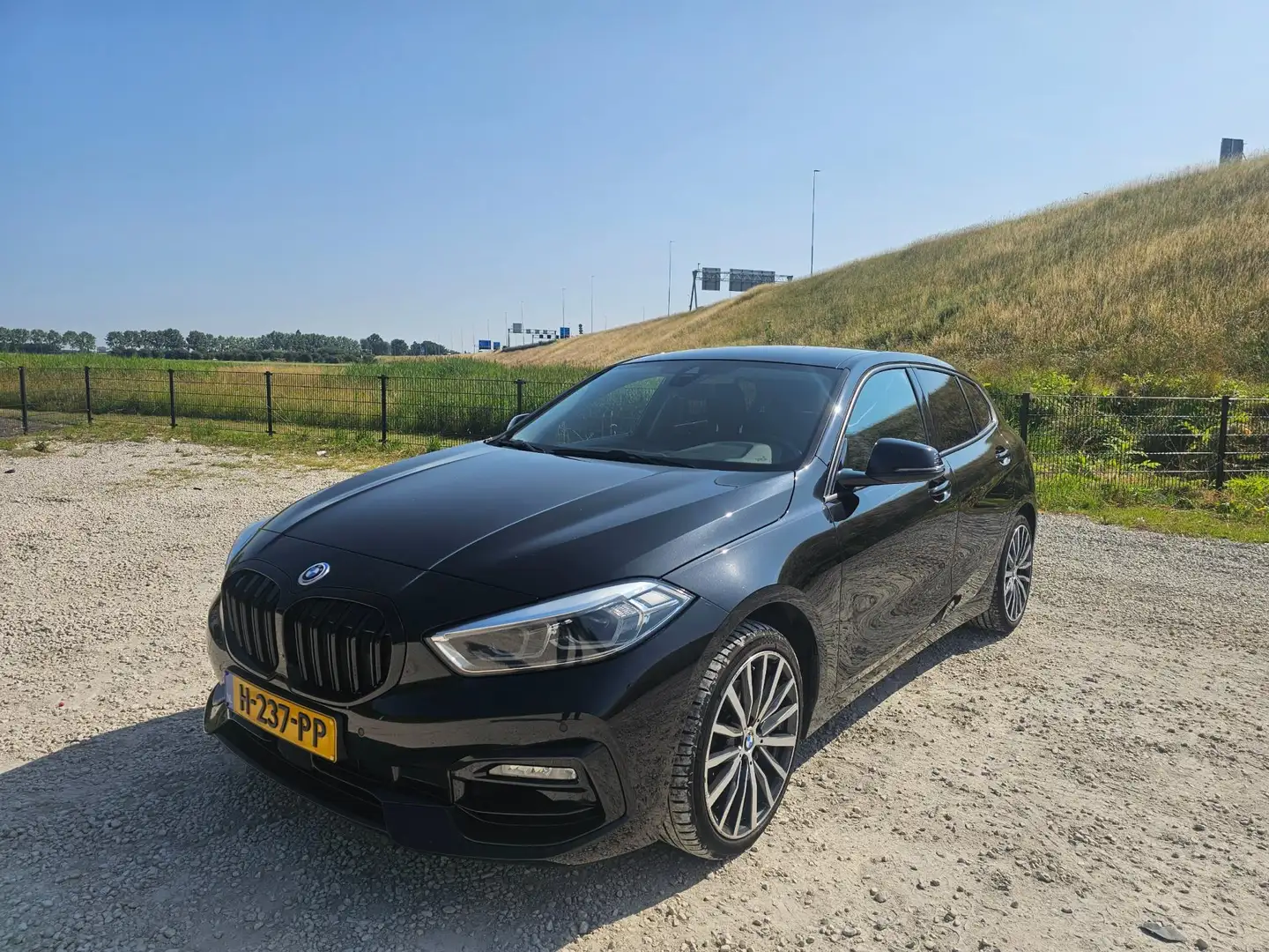 BMW 118 1-serie 118i Executive Edition Zwart - 1