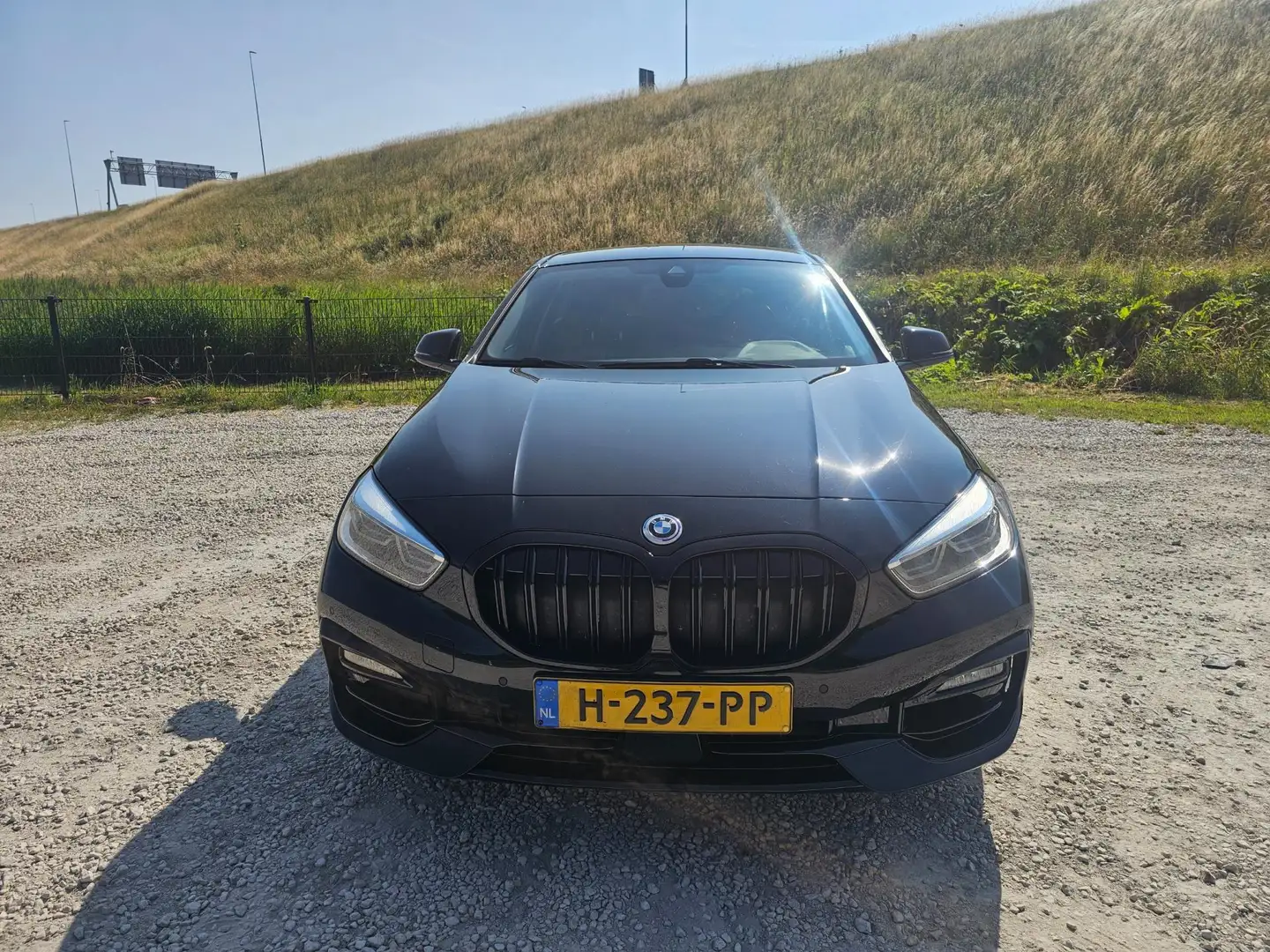 BMW 118 1-serie 118i Executive Edition Zwart - 2